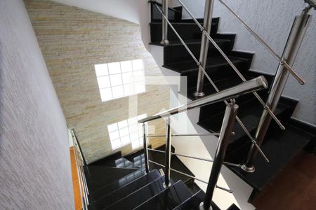 Casa à venda com 196m², 5 quartos e 4 vagasEscadas