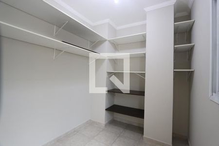Casa à venda com 196m², 5 quartos e 4 vagasSuíte de serviço