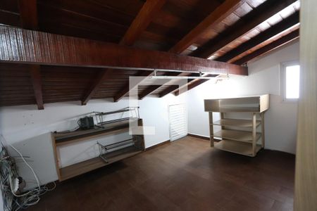 Casa à venda com 196m², 5 quartos e 4 vagasSótão