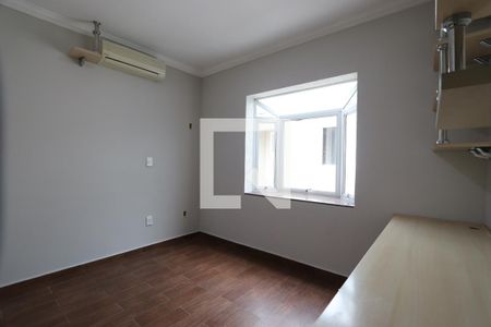 Casa à venda com 196m², 5 quartos e 4 vagasSuíte 2