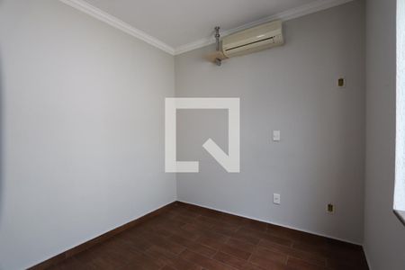 Casa à venda com 196m², 5 quartos e 4 vagasSuíte 2