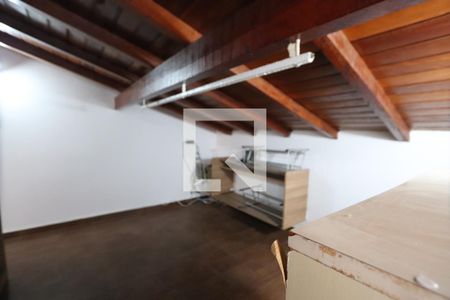 Casa à venda com 196m², 5 quartos e 4 vagasSótão