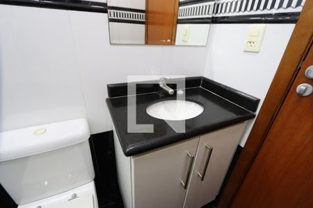 Casa à venda com 196m², 5 quartos e 4 vagasBanheiro da Suíte 2