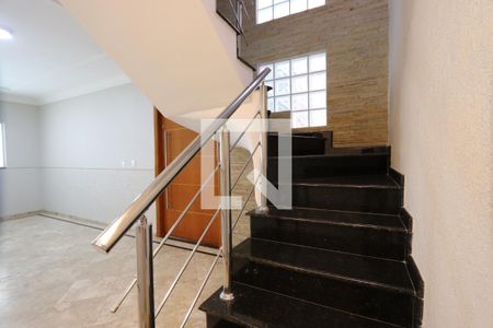 Casa à venda com 196m², 5 quartos e 4 vagasEscadas