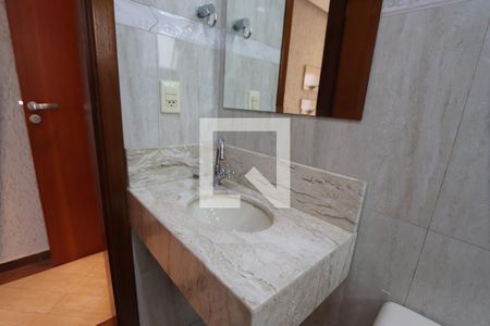 Casa à venda com 196m², 5 quartos e 4 vagasBanheiro da Suíte 4