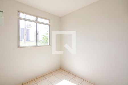 Quarto 2 de apartamento para alugar com 2 quartos, 45m² em Morada da Colina, Uberlândia