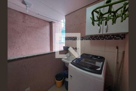 Casa à venda com 210m², 3 quartos e 2 vagasÁrea de Serviço