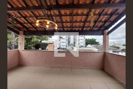 Casa à venda com 210m², 3 quartos e 2 vagasVaranda - Quarto 1