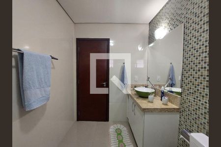 Casa à venda com 210m², 3 quartos e 2 vagasBanheiro 1