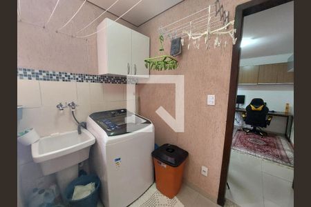 Casa à venda com 210m², 3 quartos e 2 vagasÁrea de Serviço