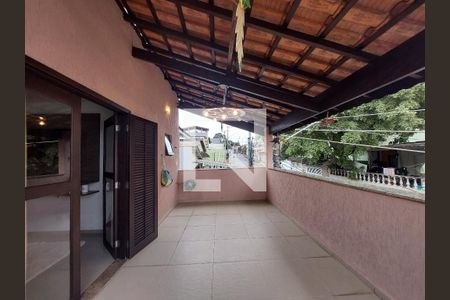 Casa à venda com 210m², 3 quartos e 2 vagasVaranda - Quarto 1