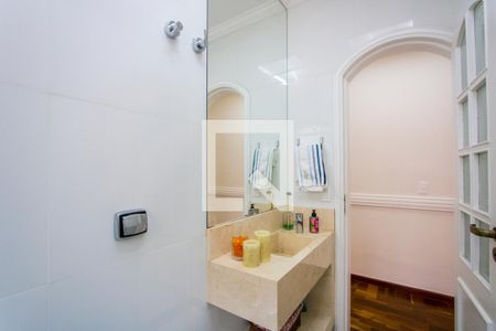 Casa para alugar com 422m², 4 quartos e 6 vagasBanheiro social