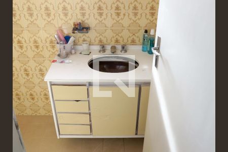 Casa à venda com 200m², 3 quartos e 5 vagasBanheiro - Gabinete