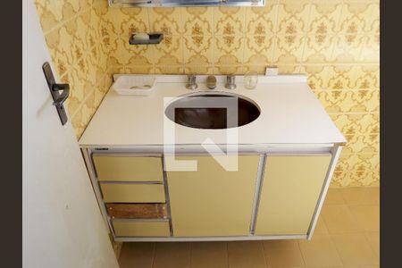 Casa à venda com 200m², 3 quartos e 5 vagasBanheiro Quarto 1 - Gabinete