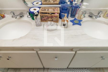 Apartamento à venda com 270m², 4 quartos e 3 vagasBanheiro 3