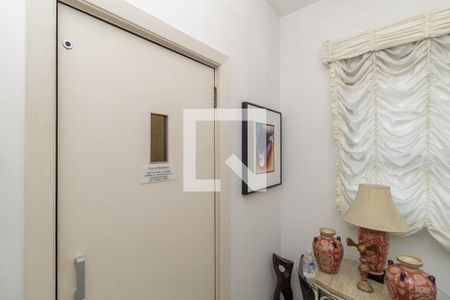 Apartamento à venda com 270m², 4 quartos e 3 vagasHall de Elevador Privativo