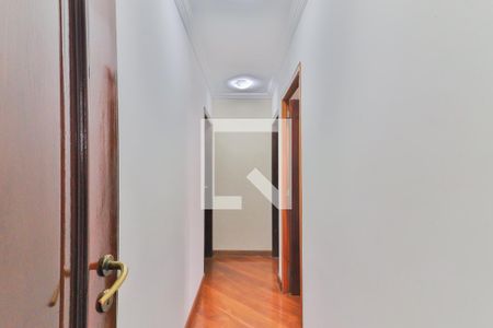 Casa à venda com 286m², 5 quartos e 4 vagas Casa à venda com 286m², 5 quartos e 4 vagasCorredor Quartos