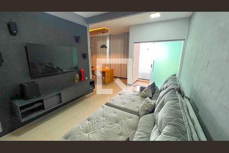 Sala de casa à venda com 3 quartos, 150m² em Fernão Dias, Belo Horizonte