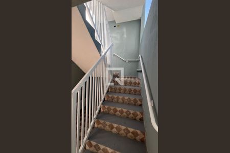 Studio para alugar com 36m², 1 quarto e sem vaga Studio para alugar com 36m², 1 quarto e sem vagaEscada