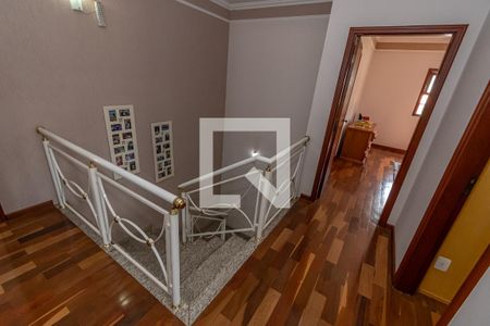 Casa à venda com 317m², 4 quartos e 5 vagas Casa à venda com 317m², 4 quartos e 5 vagasEscadas Quartos