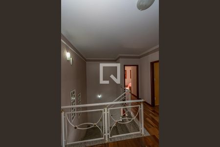 Casa à venda com 317m², 4 quartos e 5 vagas Casa à venda com 317m², 4 quartos e 5 vagasEscadas Quartos