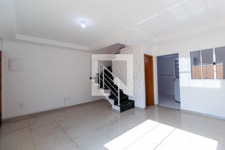 Sala de casa de condomínio para alugar com 3 quartos, 116m² em Vila Granada, São Paulo