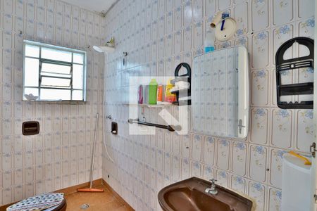 Casa à venda com 250m², 3 quartos e 2 vagasBanheiro 2