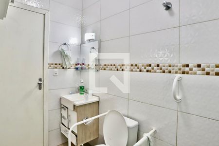 Casa à venda com 250m², 3 quartos e 2 vagasBanheiro 4