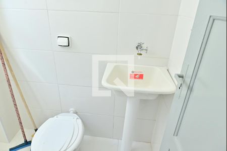 Banheiro  de apartamento para alugar com 1 quarto, 38m² em Ocian, Praia Grande