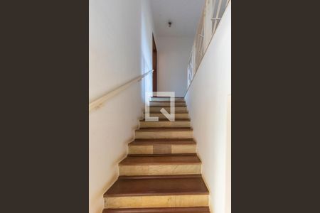 Escada da Sala de casa de condomínio à venda com 4 quartos, 400m² em Jardim Santa Marcelina, Campinas