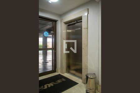 Apartamento à venda com 68m², 2 quartos e 2 vagas Apartamento à venda com 68m², 2 quartos e 2 vagasElevador