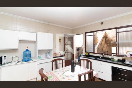 Casa à venda com 400m², 3 quartos e 4 vagas Casa à venda com 400m², 3 quartos e 4 vagasCozinha