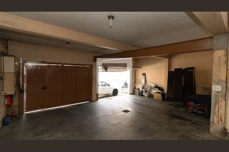 Casa à venda com 400m², 3 quartos e 4 vagas Casa à venda com 400m², 3 quartos e 4 vagasGaragem