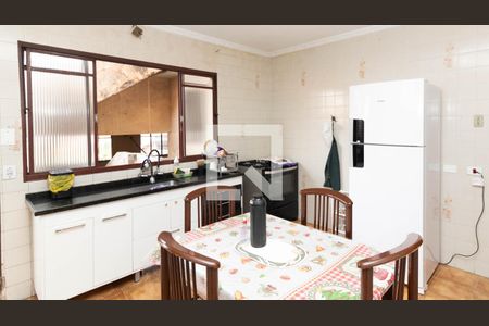 Casa à venda com 400m², 3 quartos e 4 vagas Casa à venda com 400m², 3 quartos e 4 vagasCozinha