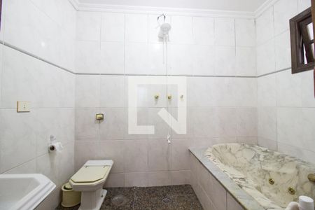 Banheiro suite 1 de casa para alugar com 3 quartos, 300m² em Vila Amélia, Poá