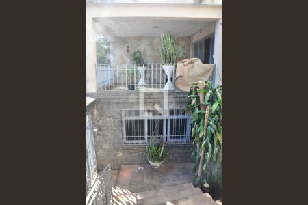 Casa à venda com 400m², 4 quartos e 4 vagas Casa à venda com 400m², 4 quartos e 4 vagasFachada