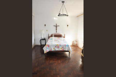 Casa à venda com 400m², 4 quartos e 4 vagas Casa à venda com 400m², 4 quartos e 4 vagasQuarto 01