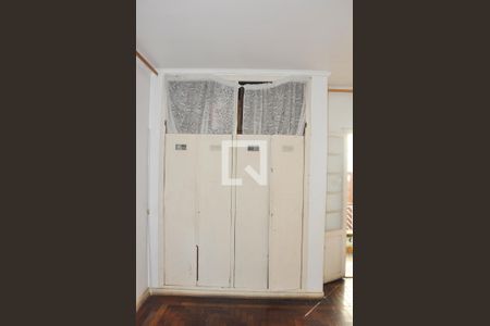 Casa à venda com 400m², 4 quartos e 4 vagas Casa à venda com 400m², 4 quartos e 4 vagasQuarto 03 com Varanda