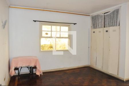 Casa à venda com 400m², 4 quartos e 4 vagas Casa à venda com 400m², 4 quartos e 4 vagasQuarto 03 com Varanda