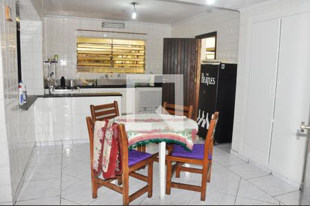 Casa à venda com 400m², 4 quartos e 4 vagas Casa à venda com 400m², 4 quartos e 4 vagasCozinha e Copa