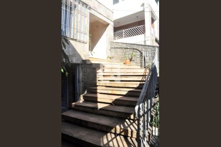 Casa à venda com 400m², 4 quartos e 4 vagas Casa à venda com 400m², 4 quartos e 4 vagasFachada