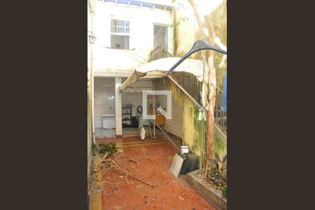 Casa à venda com 400m², 4 quartos e 4 vagas Casa à venda com 400m², 4 quartos e 4 vagasFachada