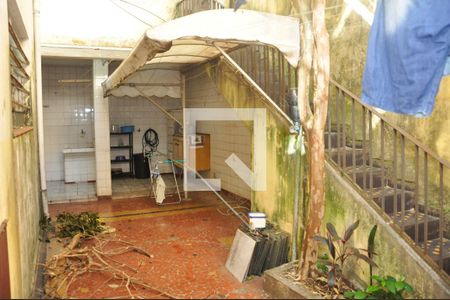 Casa à venda com 400m², 4 quartos e 4 vagas Casa à venda com 400m², 4 quartos e 4 vagasFachada