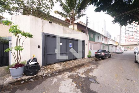 Casa à venda com 250m², 3 quartos e 3 vagas Casa à venda com 250m², 3 quartos e 3 vagasFachada