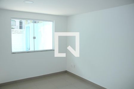 Casa para alugar com 2 quartos, 80m² em Jardim Alvorada, Nova Iguaçu