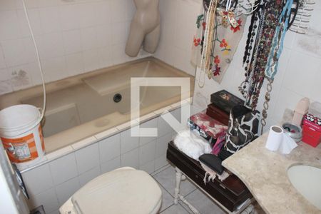 Casa para alugar com 135m², 2 quartos e 2 vagasBanheiro da Suíte