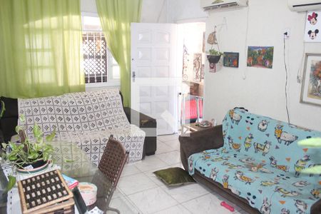 Sala de casa para alugar com 2 quartos, 135m² em Vila Voturuá, São Vicente