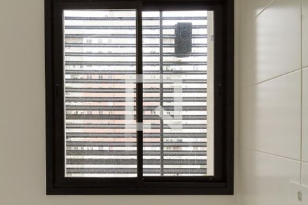 Cozinha e Área de Serviço - janela de apartamento para alugar com 2 quartos, 34m² em Centro, Curitiba