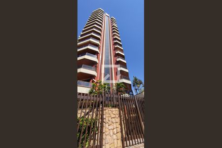 Apartamento para alugar com 132m², 4 quartos e 1 vagaFachada