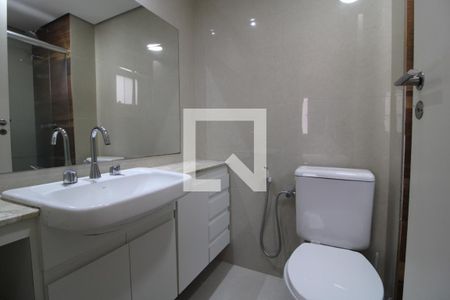Banheiro da suíte de apartamento à venda com 3 quartos, 77m² em Vila Sofia, São Paulo